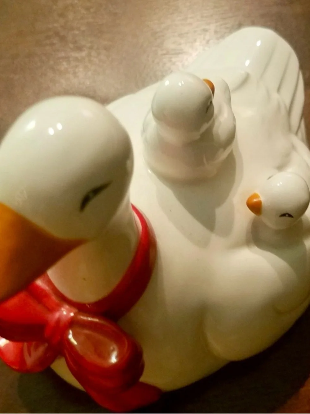 Vintage White Ceramic Geese Music Box with Red Bow - Decorative Holiday Accent